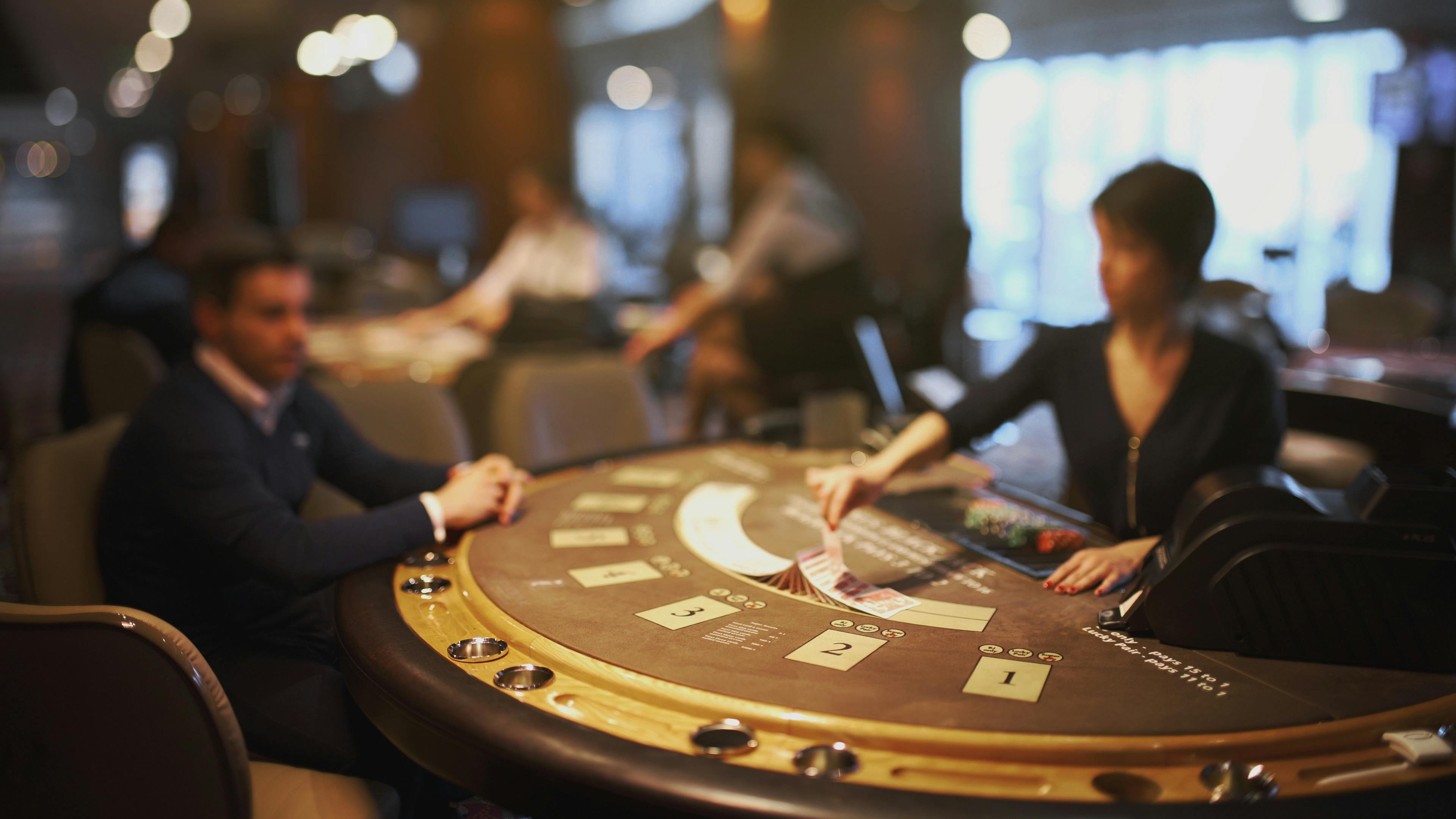 q79777 Myanmar ကစားသမားများ Live Casino Card Game Baccarat Mobile ကစားနေသောမြင်ကွင်း